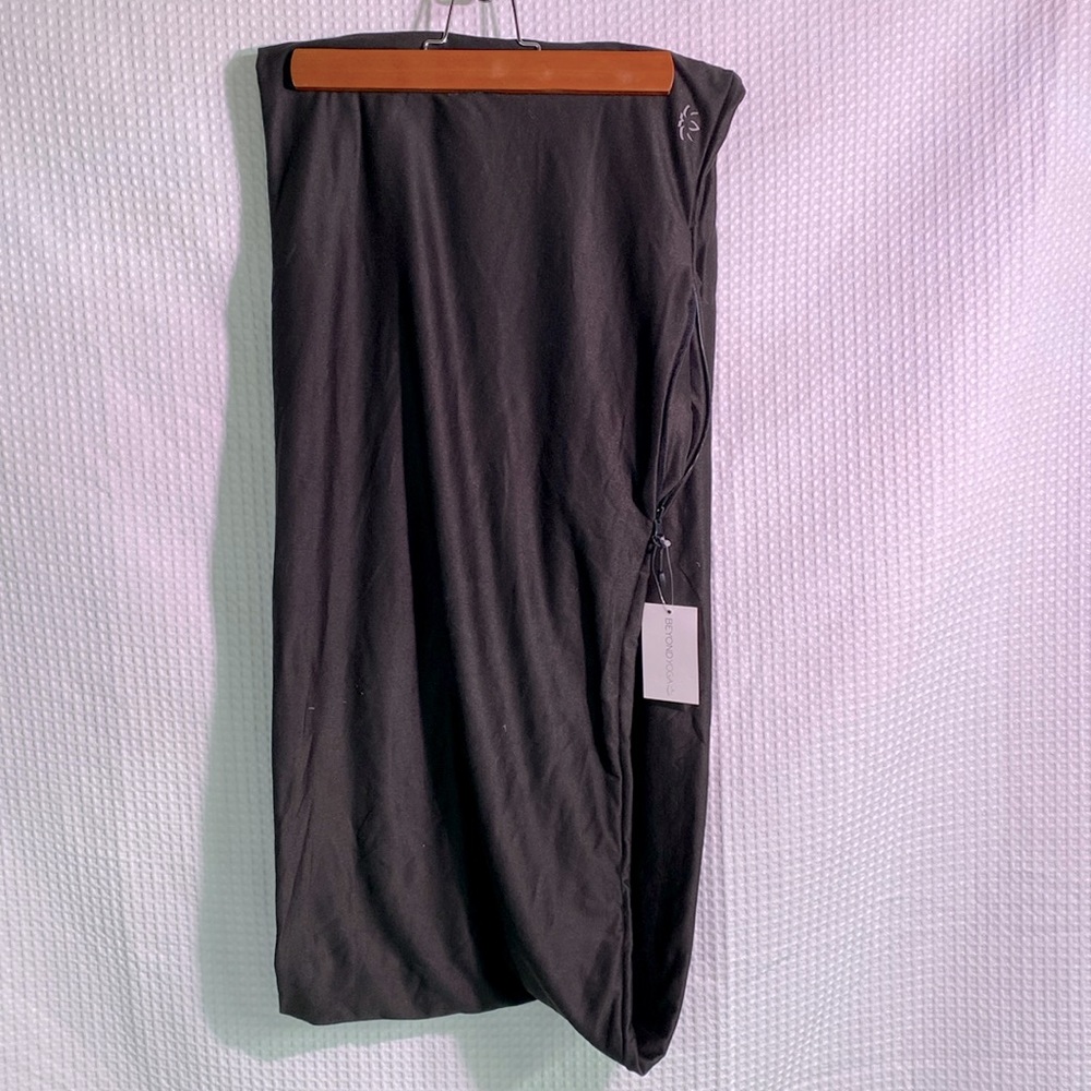 Beyond Yoga Infinity Scarf Witt Zipper Pocket
